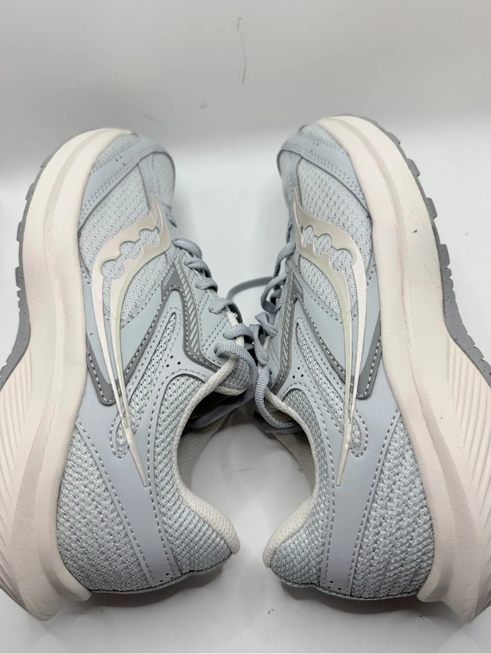 Saucony Women's Light Gray Athletic Running Shoes
